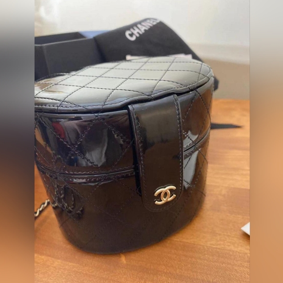 Chanel Black Allure Patent Vanity 2020 - Picture 4 of 6